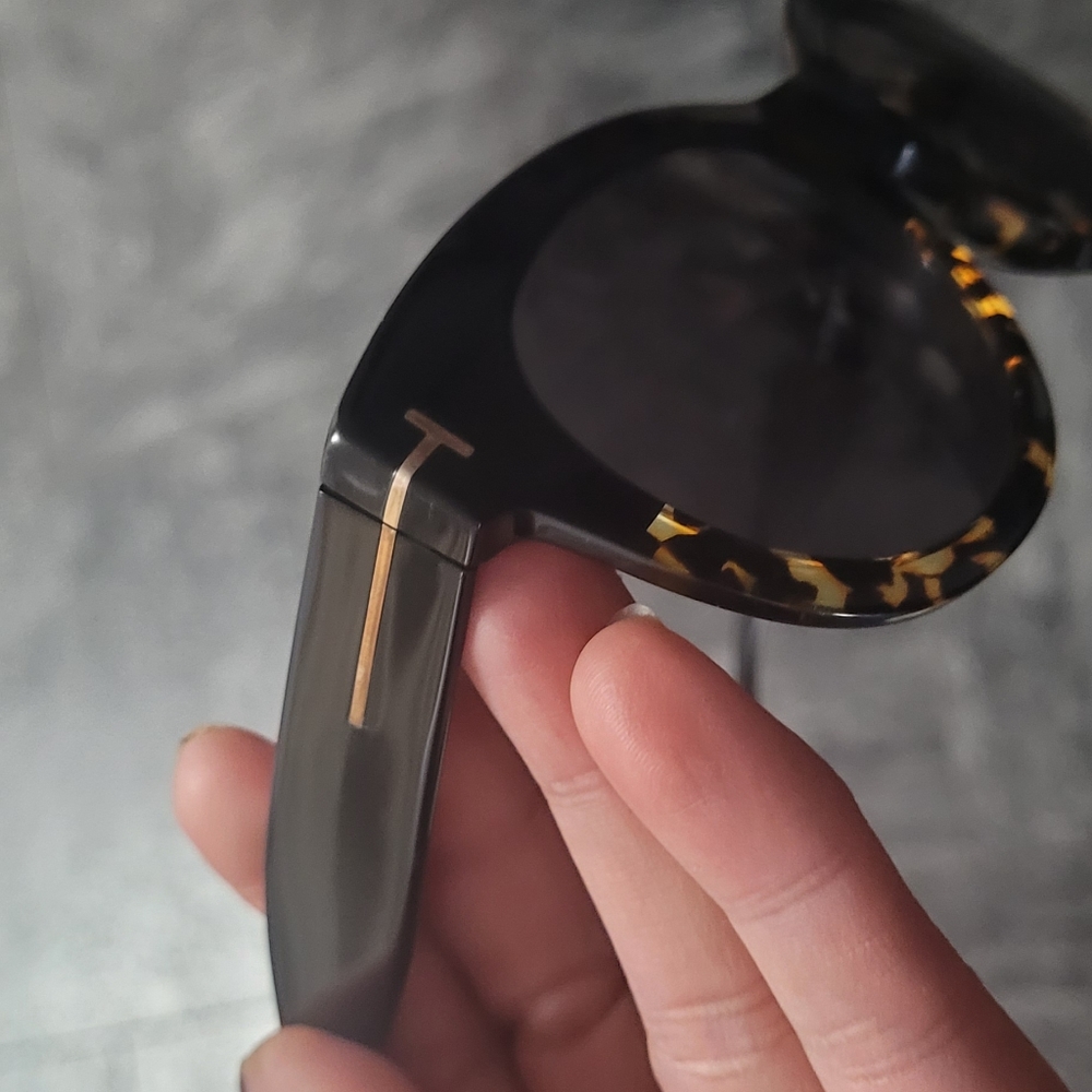 Authentic TF tortoise sunglasses - Picture 2 of 5